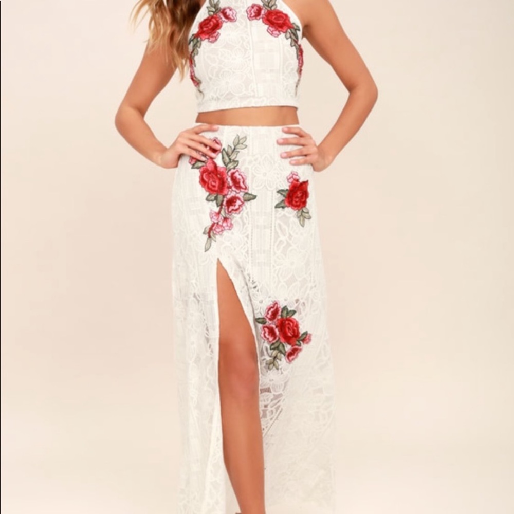 Lulu’s two piece Floral lace top and skirt